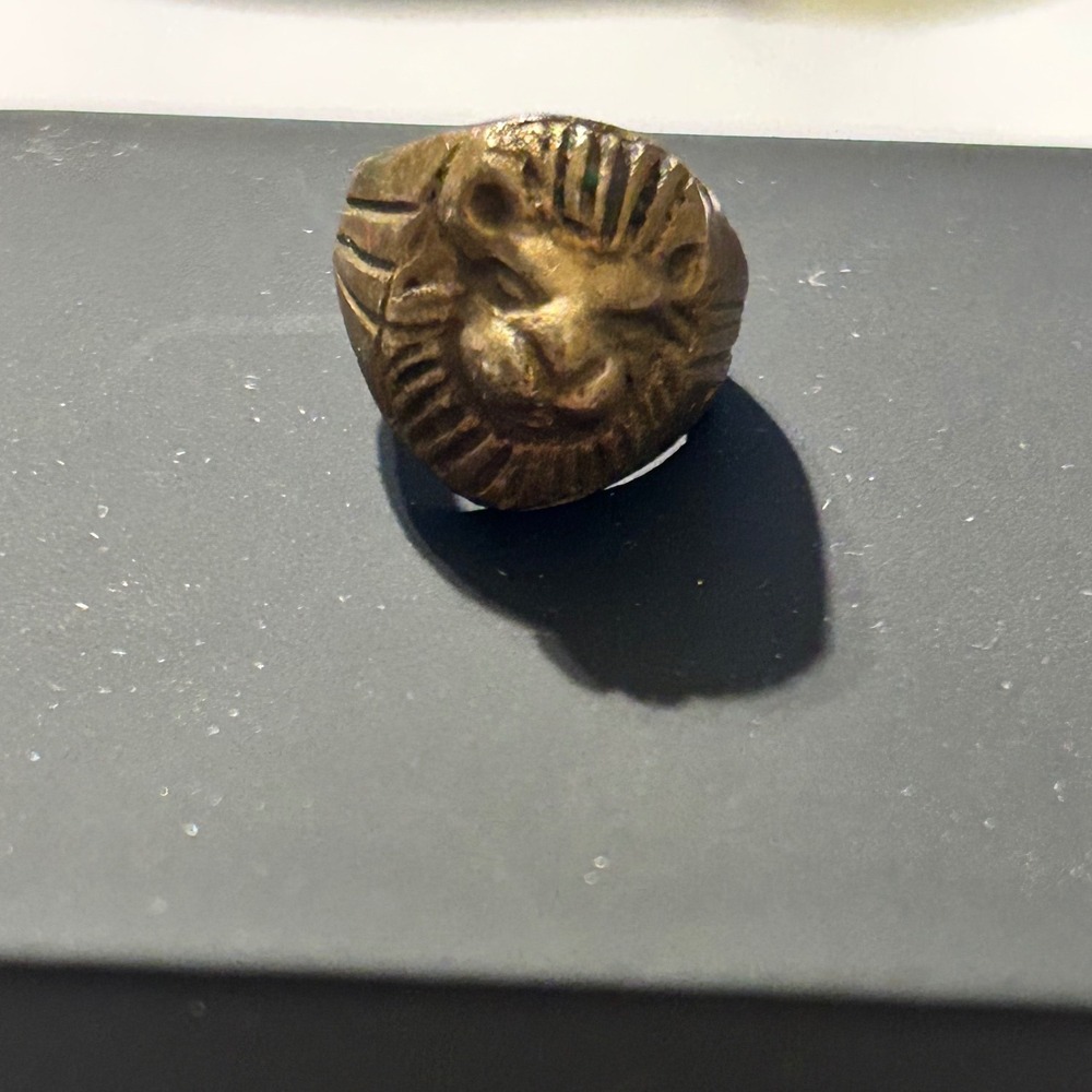 Vintage Brass Lion Head Signet Ring Antiqued Gold Tone Statement Piece Sz 7
